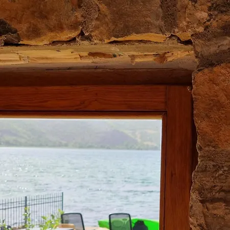 43 Guest house *