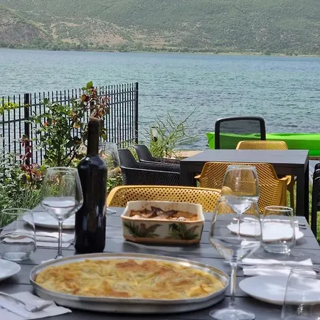 43 Guest house *