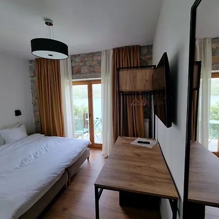 43 Guest house *