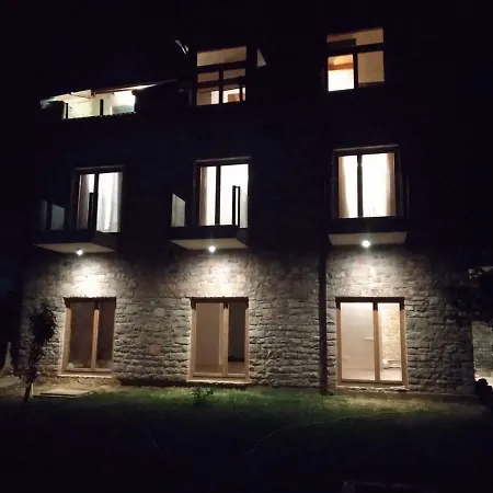 43 Guest house *